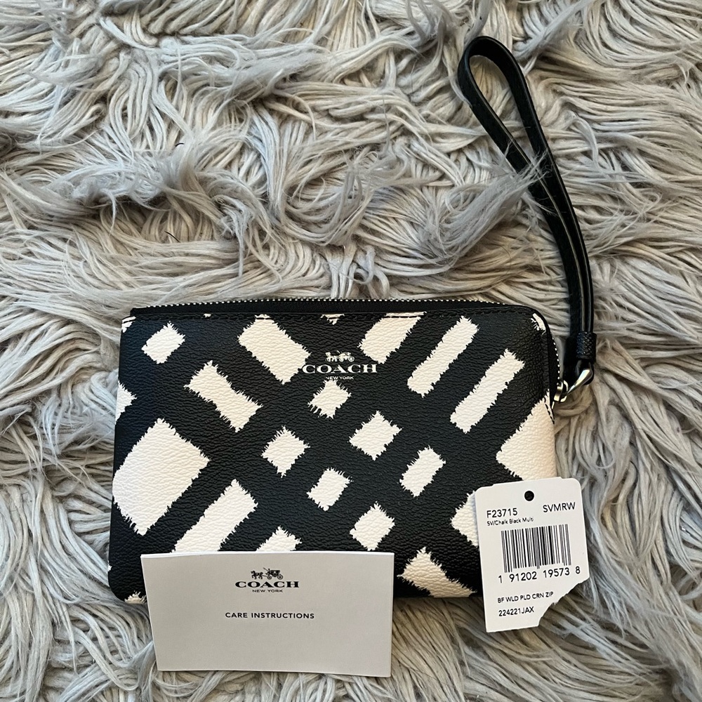 Authentic Coach wristlet NWT